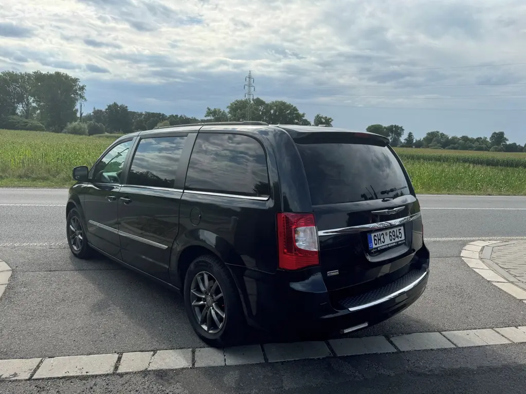Chrysler Town Country 3.6 RT Stown DVD 2012 - fotka 3