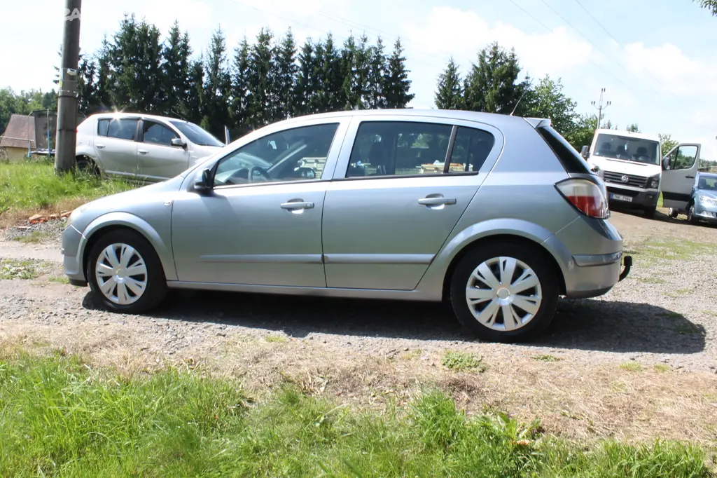 Opel Astra 1.7 CDTi,AC, 74 kW, Webasto - fotka 5