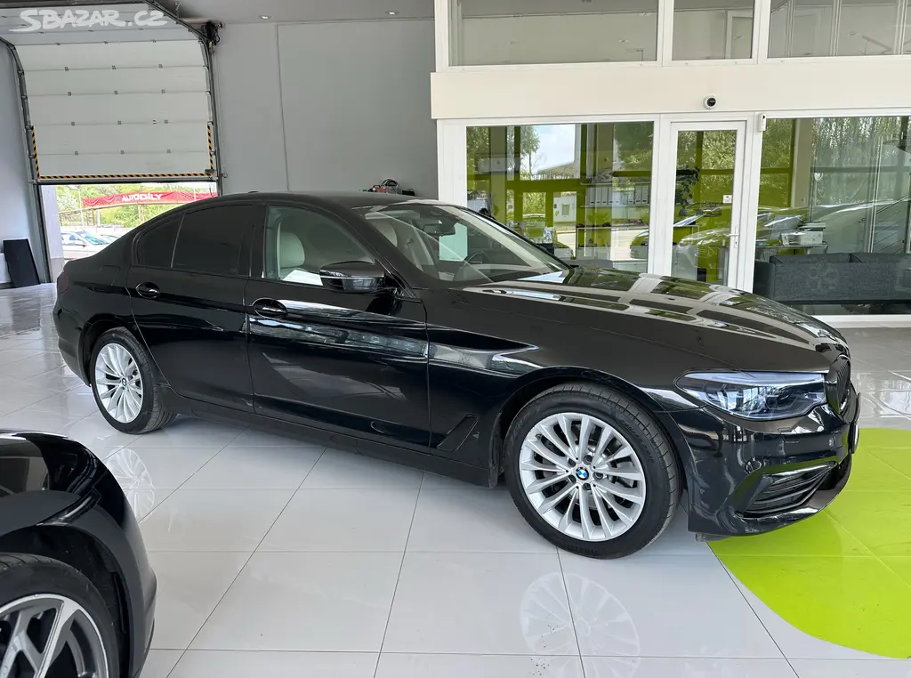 BMW Řada 5, 2.0 Luxury Line - fotka 3