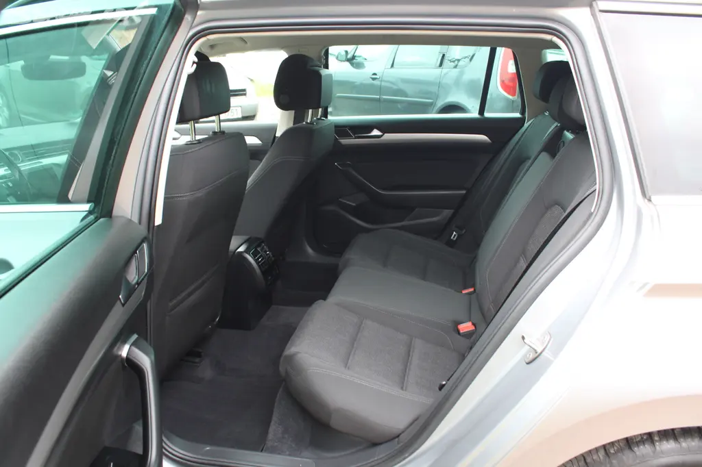Volkswagen Passat Variant 2.0 TDi/110 kW,1 Majitel - fotka 6