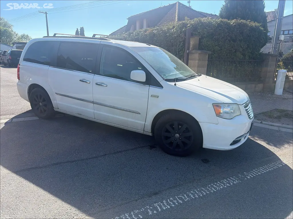 Chrysler Town Country 3,6 RT DVD Kůže 2011 - fotka 2