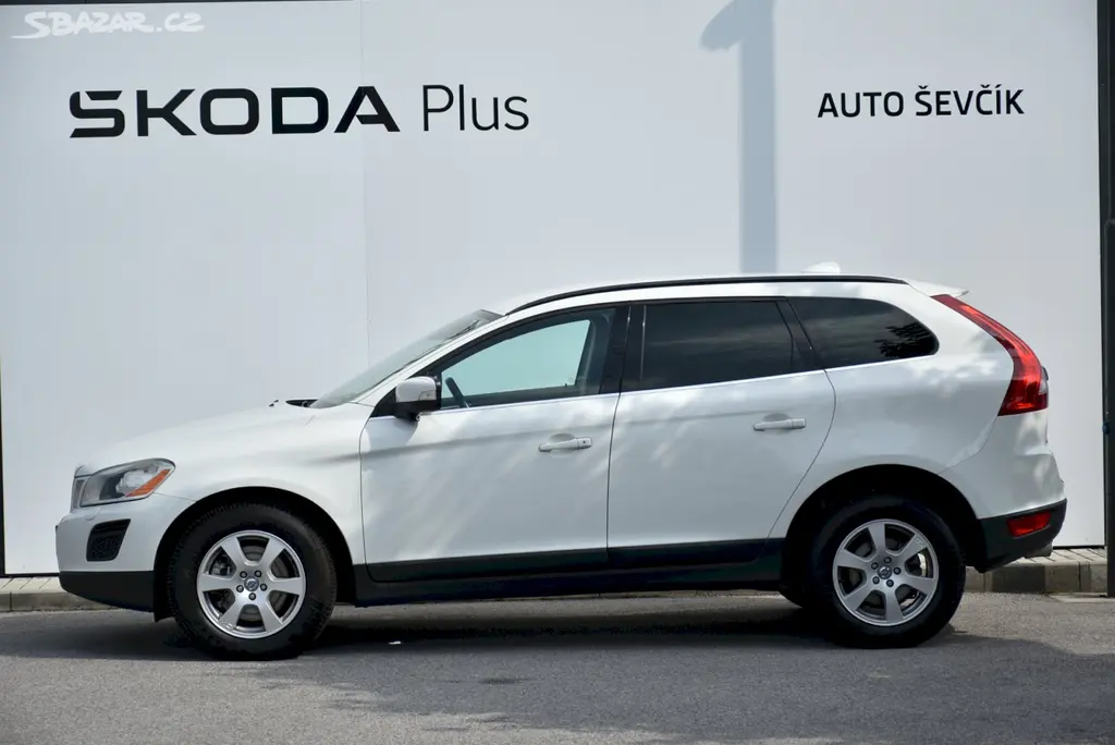 Volvo XC60, 2.4 D5 120kw 4x4 - fotka 2