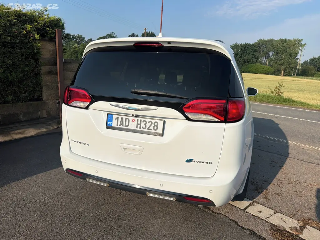 Chrysler Pacifica 3,6 L DVD Hybrid Plug In 2019 - fotka 5