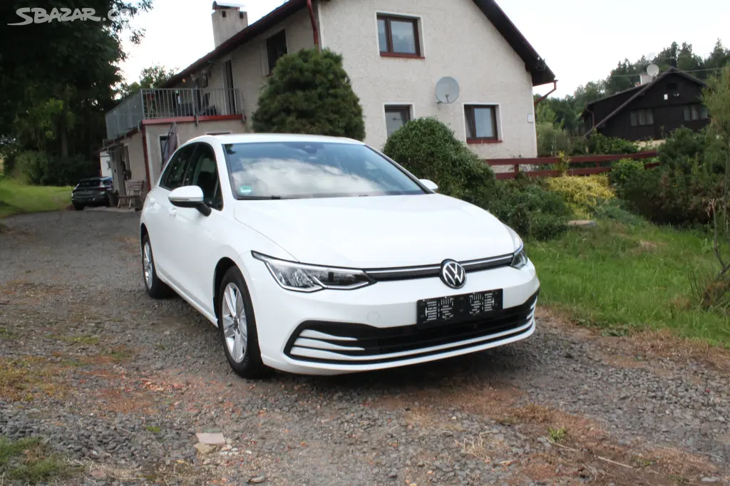 Volkswagen Golf 8 2,0 TDI 85 kW Life, 1 Majitel - fotka 2
