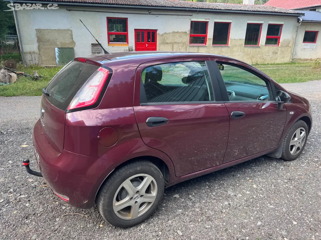 Fiat Punto 1,2i 51 KW r.v. 2012 Nová STK 8/28 - fotka 5