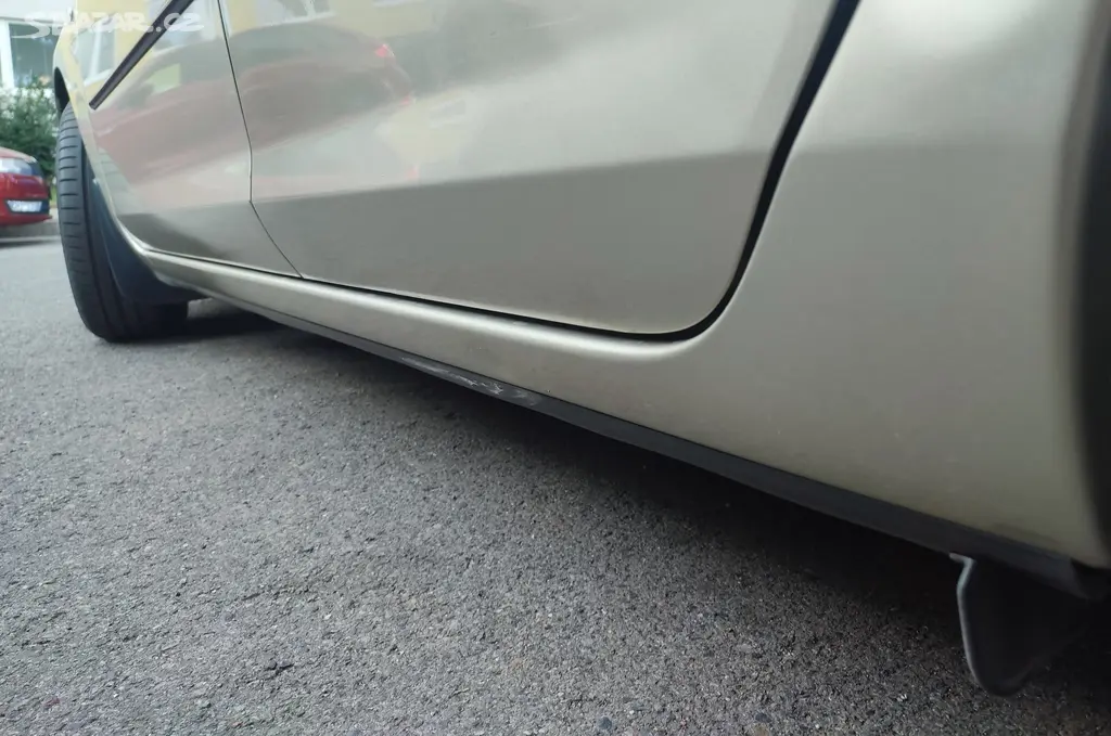 Mazda 3, pěkná - garážováno - fotka 4
