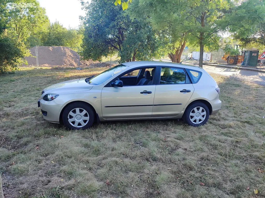 Mazda 3, pěkná - garážováno - fotka 3