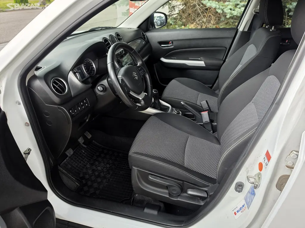 Suzuki Vitara COMFORT 1.6 VVTi 4x4 2015-TAŽNÉ-126 - fotka 6