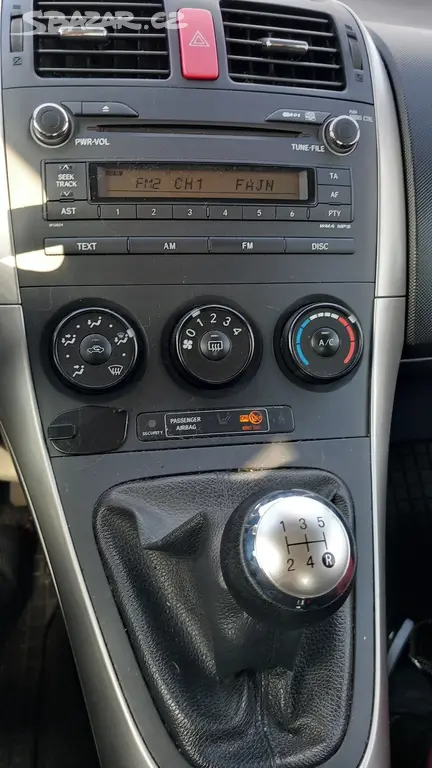 Toyota Auris 1,6 VVTI - fotka 5