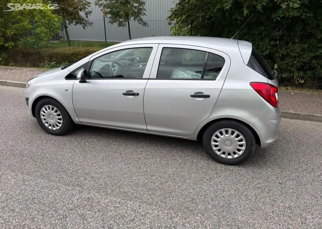 Opel Corsa 1,2i Nová STK klima zimáky benzín - fotka 6