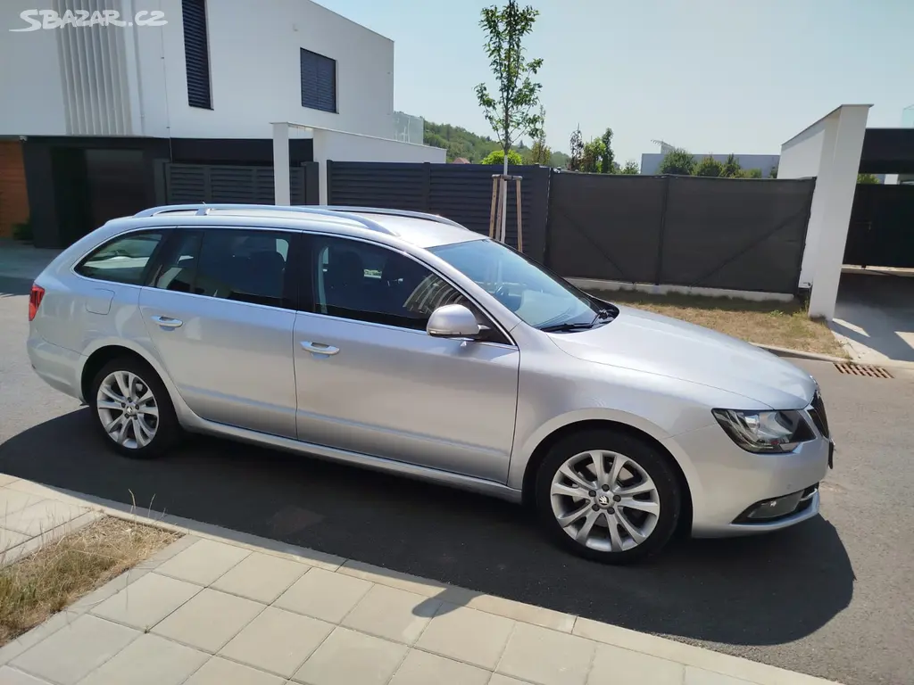 Škoda Superb Combi 2.0 TDi, navigace, tažné zaříze - fotka 3