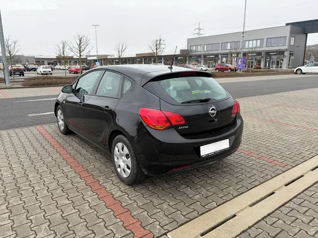 Opel Astra 1.4 16V ČR naj. 145t - fotka 5
