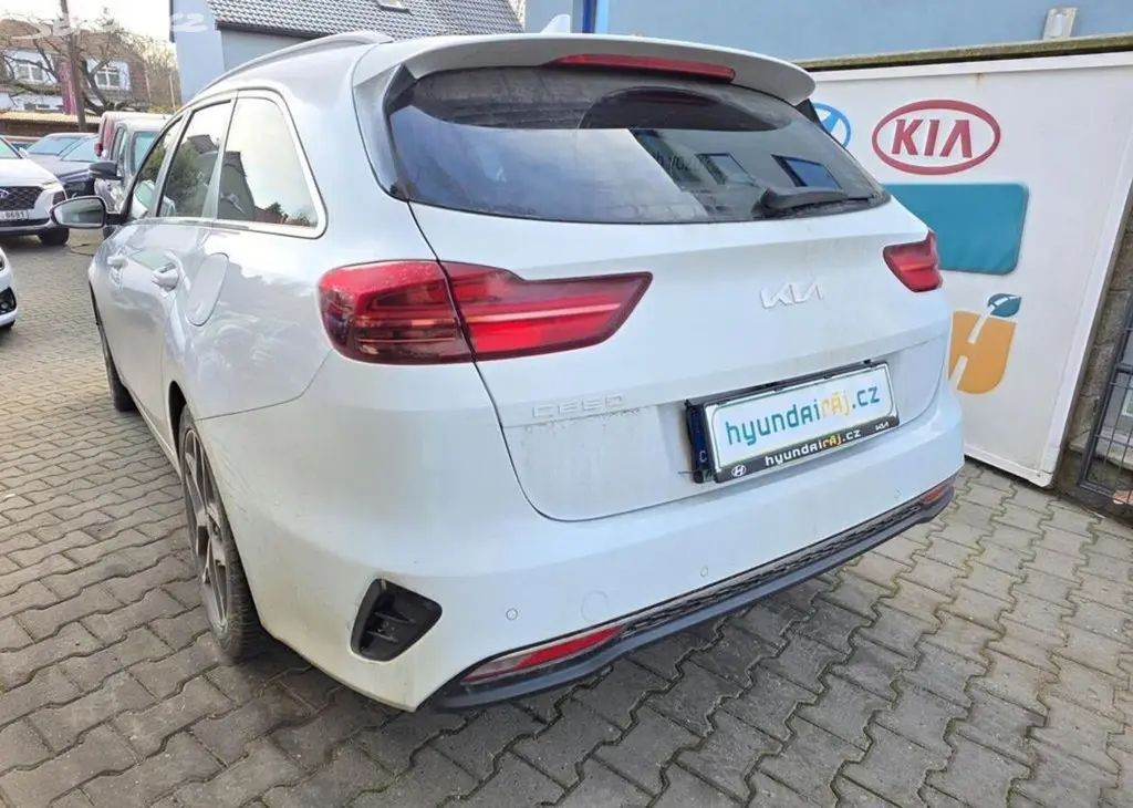 Kia Cee´d 1.5-NAVI-KAMERA-AUTOMAT - fotka 6