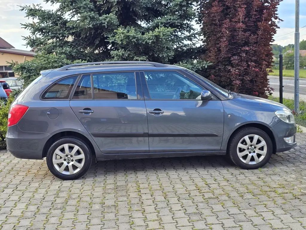 Škoda Fabia II Combi 1.2 TSi 63 kW [telefon skryt] km - fotka 4