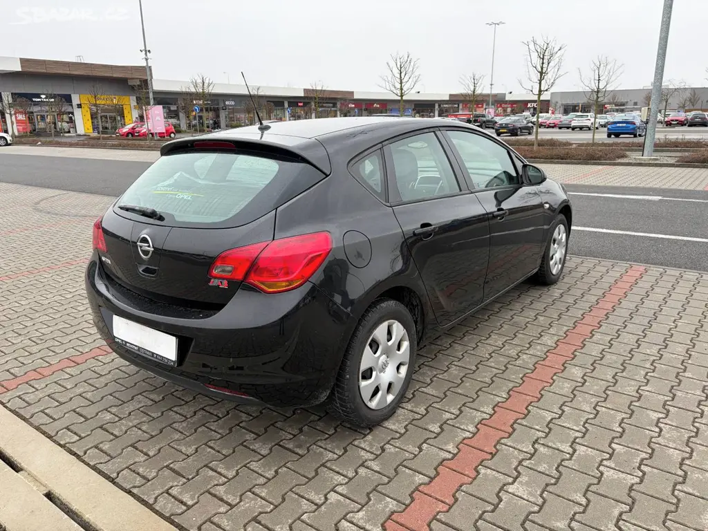 Opel Astra 1.4 16V ČR naj. 145t - fotka 3