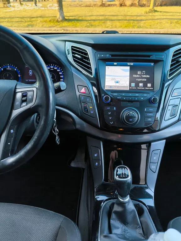 Hyundai i40 FL combi 1.7CRDi manuál 11/2016 - fotka 6