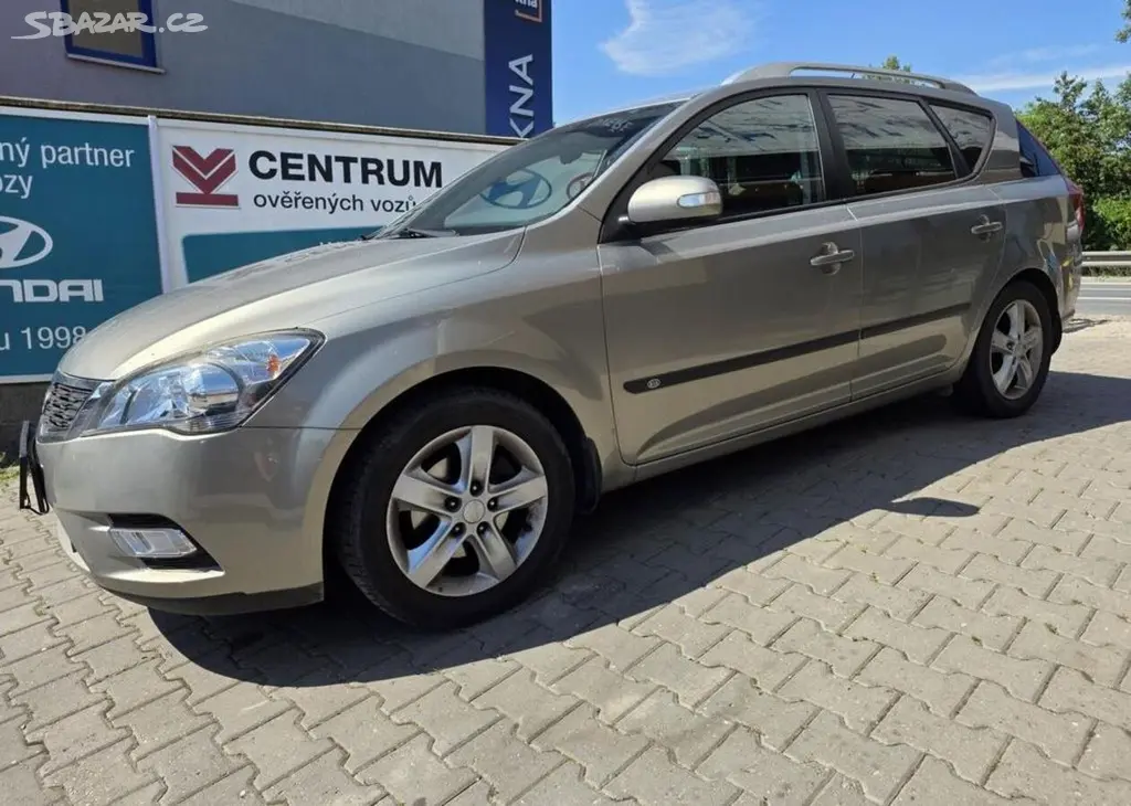 Kia Cee´d 1.4-NÍZKÉ KM-ZACHOVALÝ STAV - fotka 5