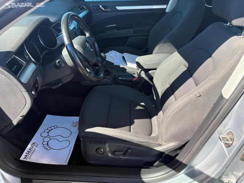 Škoda Superb Combi 2.0 TDi, navigace, tažné zaříze - fotka 6