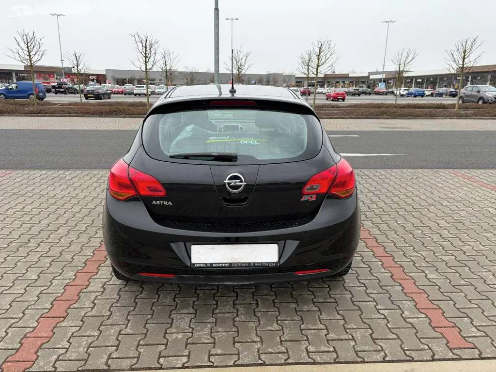 Opel Astra 1.4 16V ČR naj. 145t - fotka 4