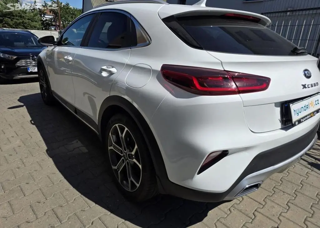 Kia XCee´d 1.4-AUTOMAT-1.MAJITEL-TOP STAV - fotka 4