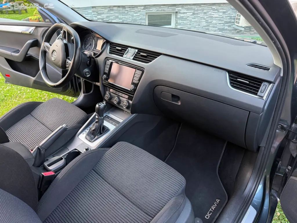 Škoda Octavia, 1,6TDI DSG TOP VÝBAVA - fotka 4