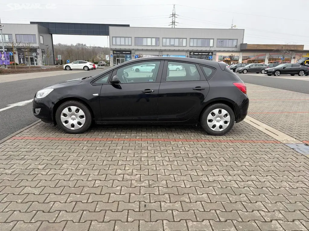 Opel Astra 1.4 16V ČR naj. 145t - fotka 6