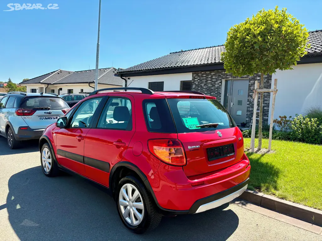 Suzuki SX 4 1.5i, klima, multifunkční volant - fotka 4