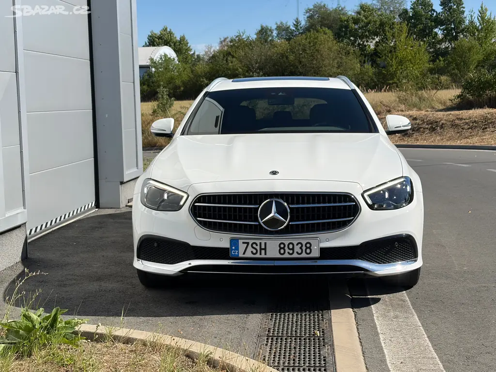 Mercedes-Benz Třídy E, 220d Avantgarde - fotka 2
