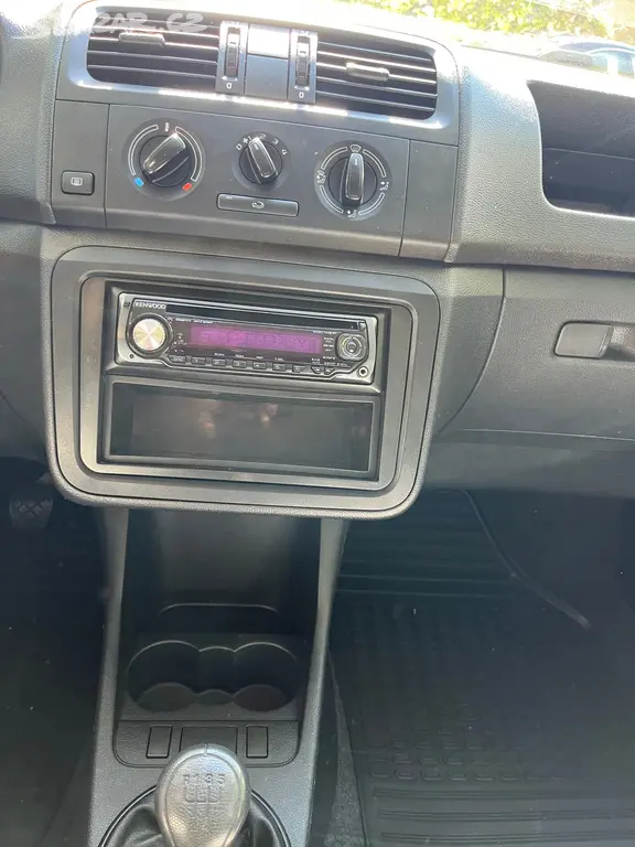 Škoda Fabia 1,2 i CZ 63 KW - fotka 3