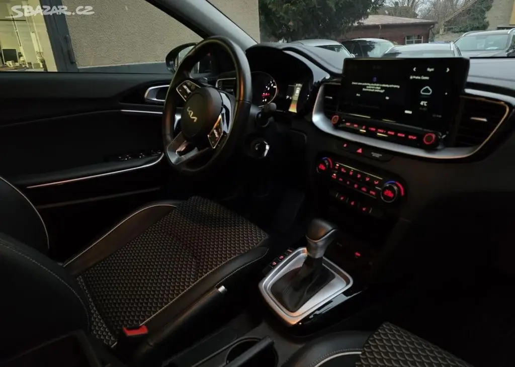 Kia XCEED 1.5-V ZÁRUCE-AUTOMAT-TOP STAV - fotka 2