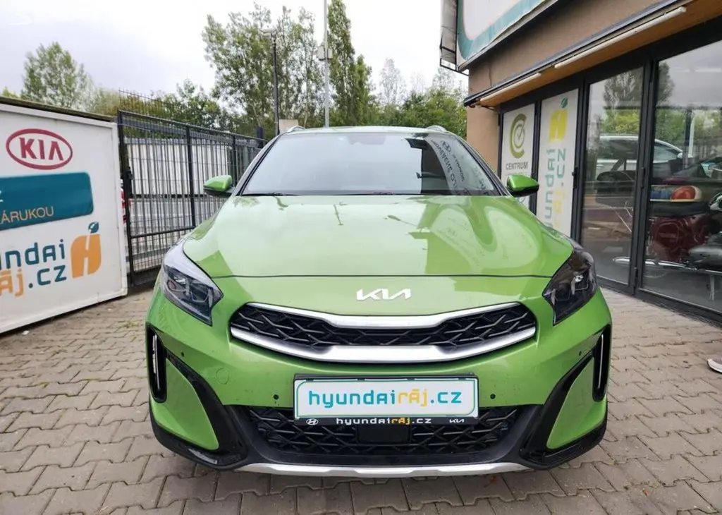 Kia XCee´d 1.5-V ZÁRUCE-NAVI-TEMPOMAT