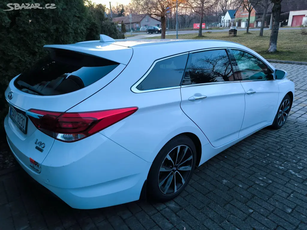Hyundai i40 FL combi 1.7CRDi manuál 11/2016 - fotka 3