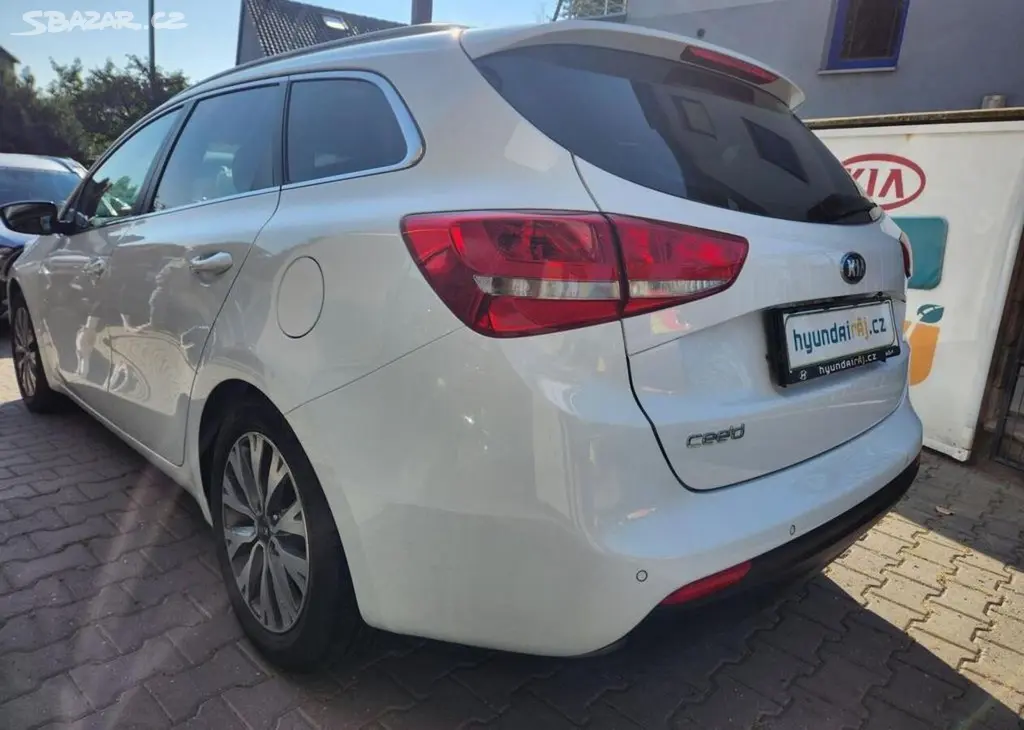Kia Cee´d 1.6-1.MAJITEL-NAVI-KAMERA - fotka 5