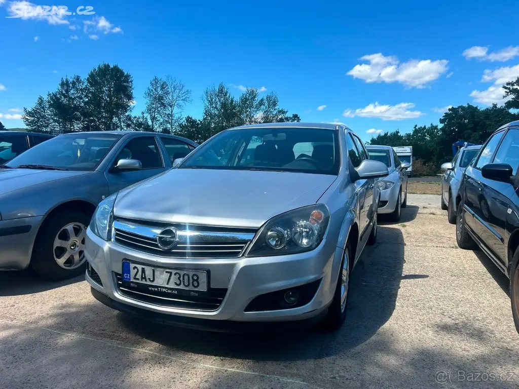 2011,KLIMA,TEMPOMAT,el.okna+zr,Opel Astra 1.6 85kw
