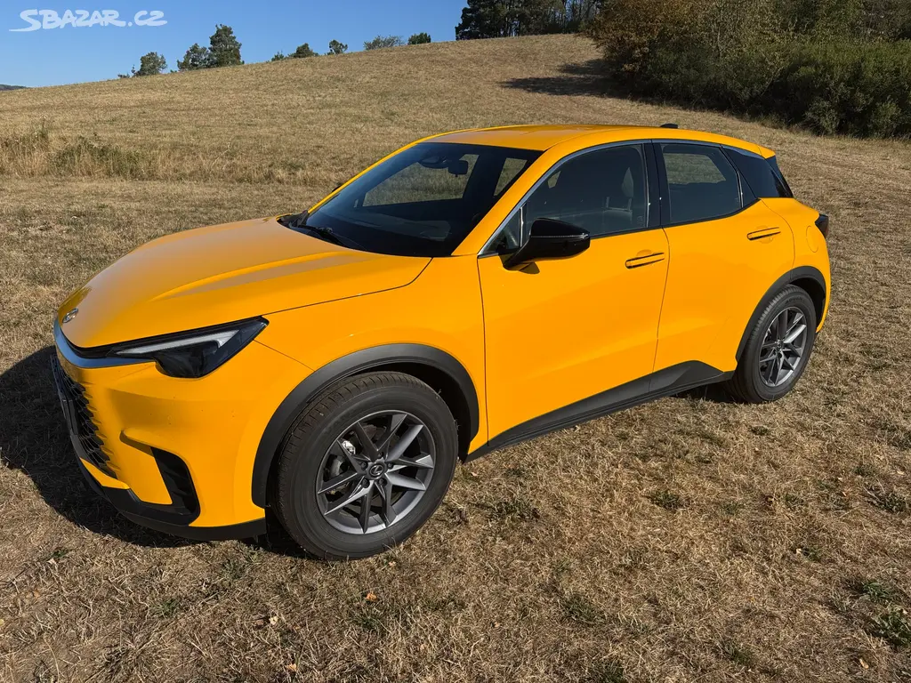 Lexus lbx - fotka 3