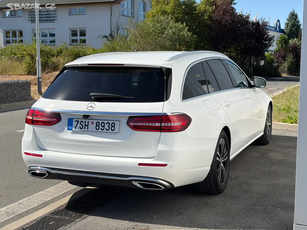 Mercedes-Benz Třídy E, 220d Avantgarde - fotka 4
