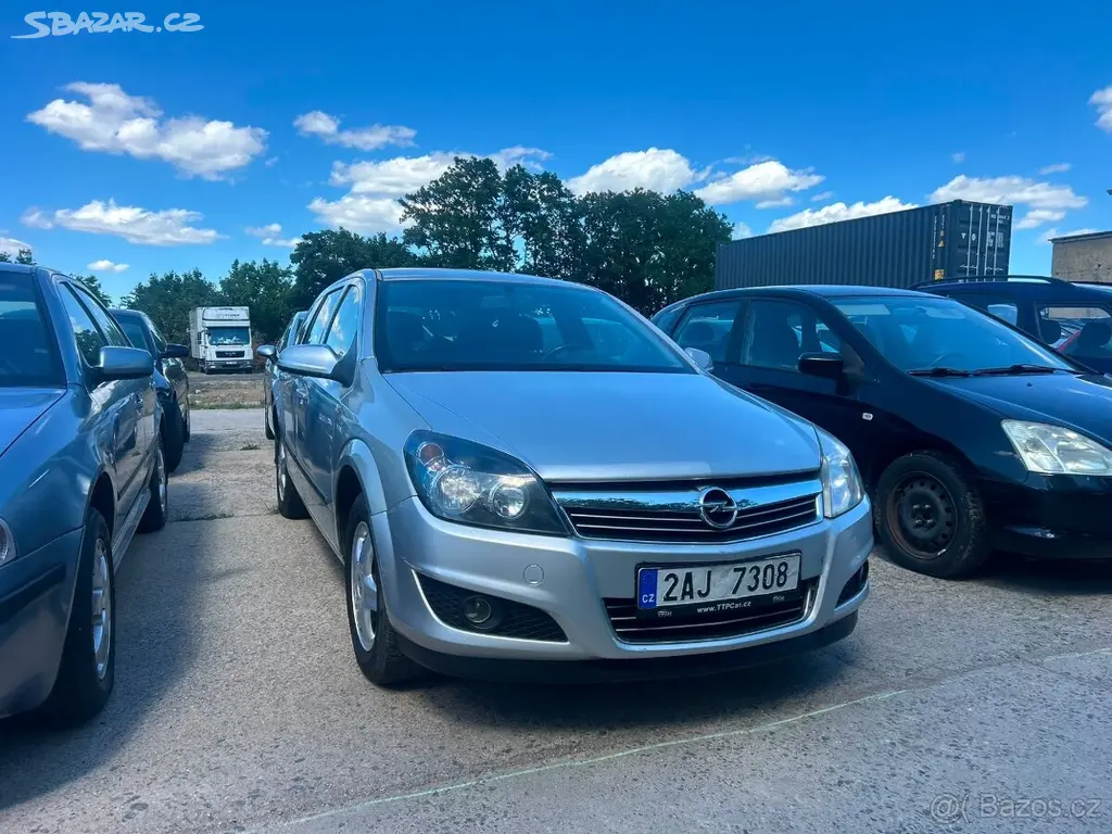2011,KLIMA,TEMPOMAT,el.okna+zr,Opel Astra 1.6 85kw - fotka 3