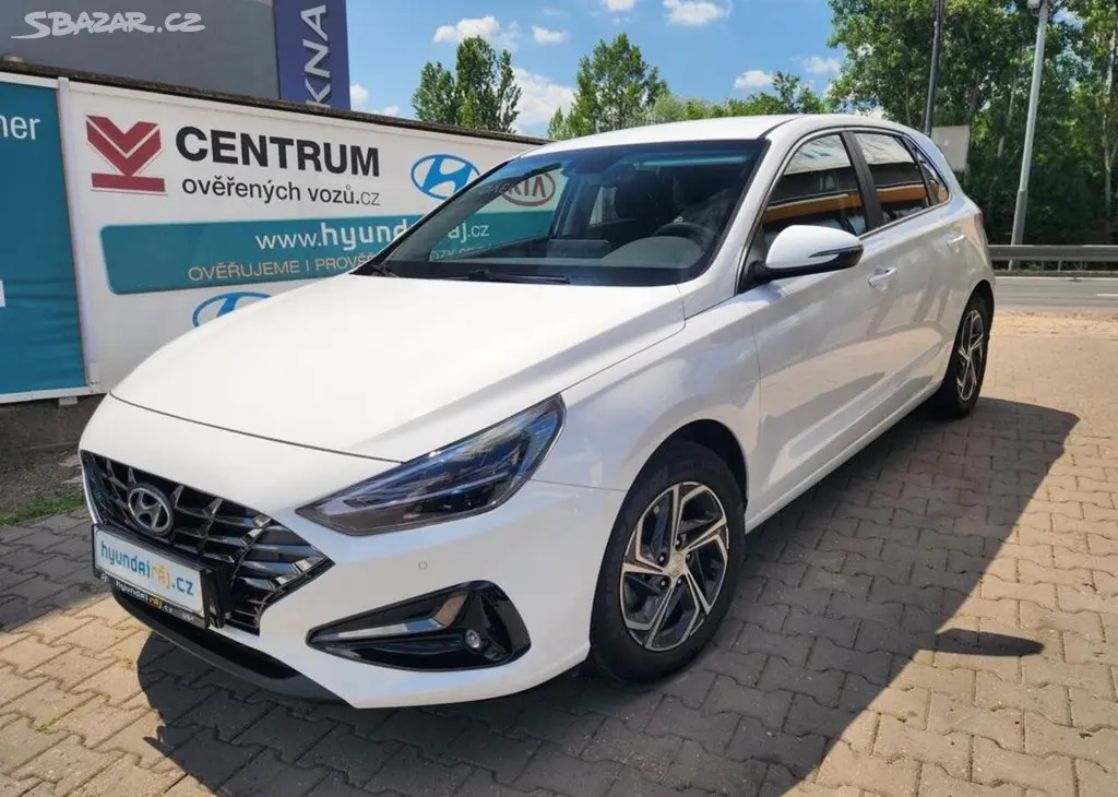 Hyundai i30 1.MAJ.-AUTOMAT-NIZKÉ KM-KAMERA