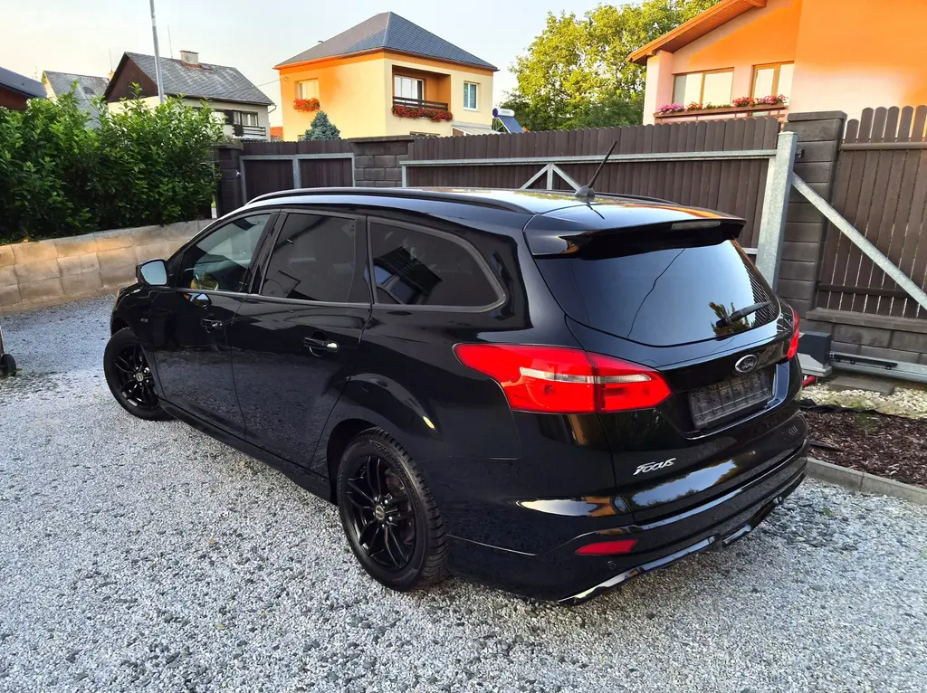 Ford Focus Combi 1.0 EcoBoost 103kW ST-Line - fotka 3