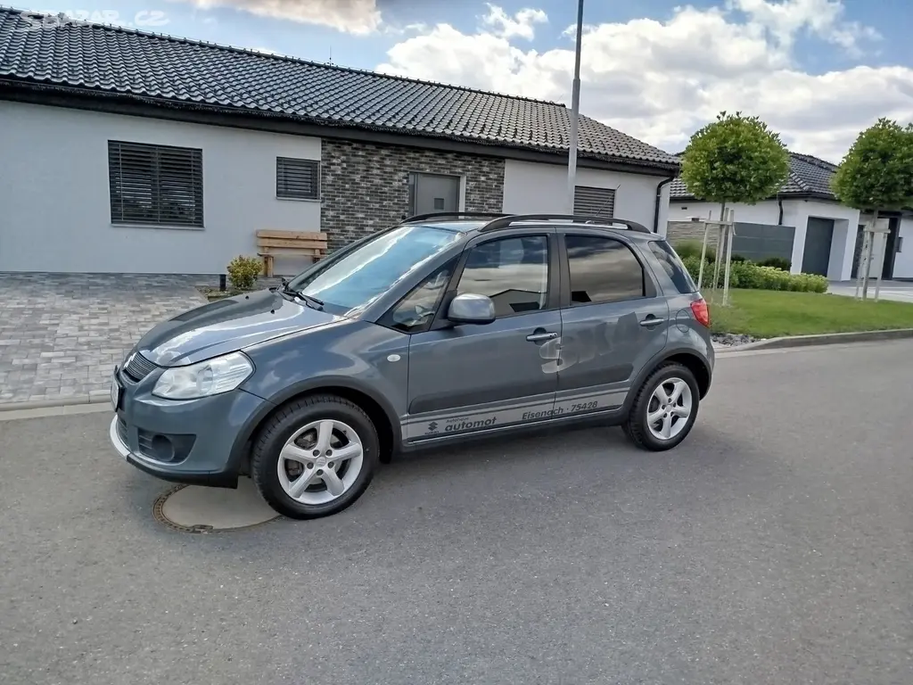 Suzuki SX4 1.6i, vyhřívaná sedadla, aut. klima - fotka 2