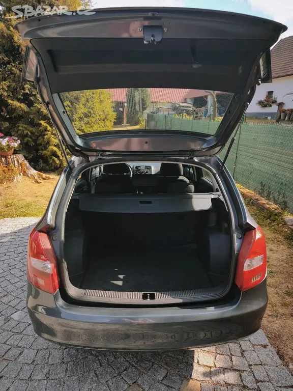 ŠKODA FABIA COMBI 1.2 TSI 63 kW | NOVÉ LETNÍ PNEU. - fotka 4