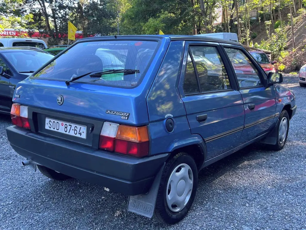 Škoda Favorit 135 GLX 1.3 42kW původ ČR 88tkm STK - fotka 6