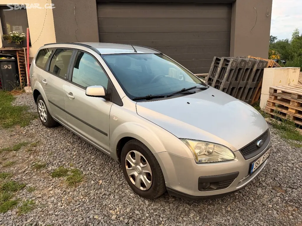 Ford Focus 1.6i 74 kW combi - fotka 2