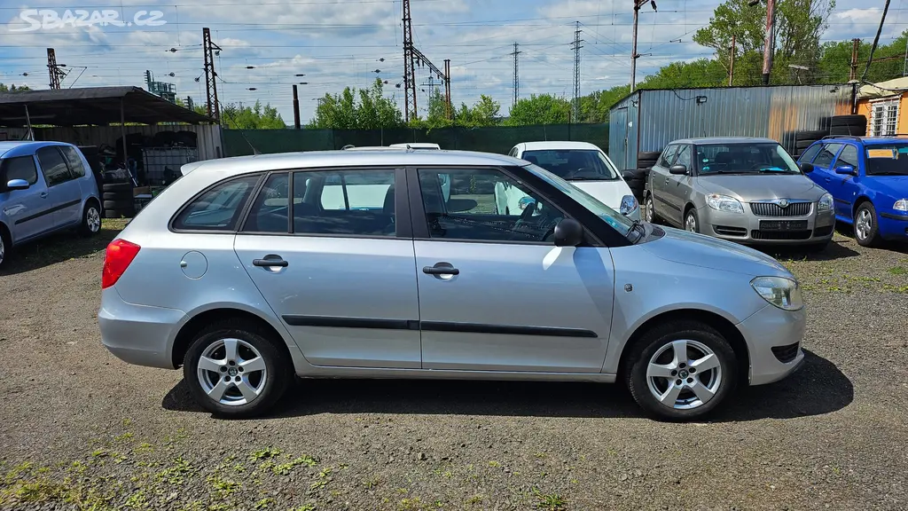 Škoda Fabia II 1.2 TSI 63kW Facelift, 4-válec 2011 - fotka 4