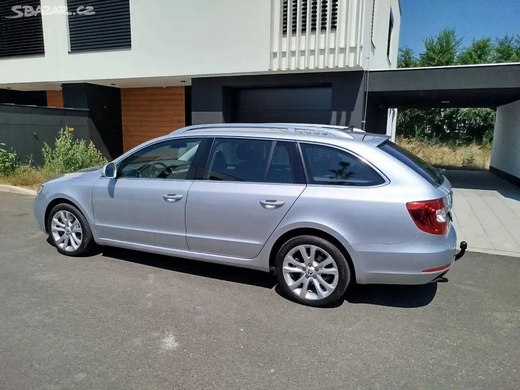 Škoda Superb Combi 2.0 TDi, navigace, tažné zaříze - fotka 4