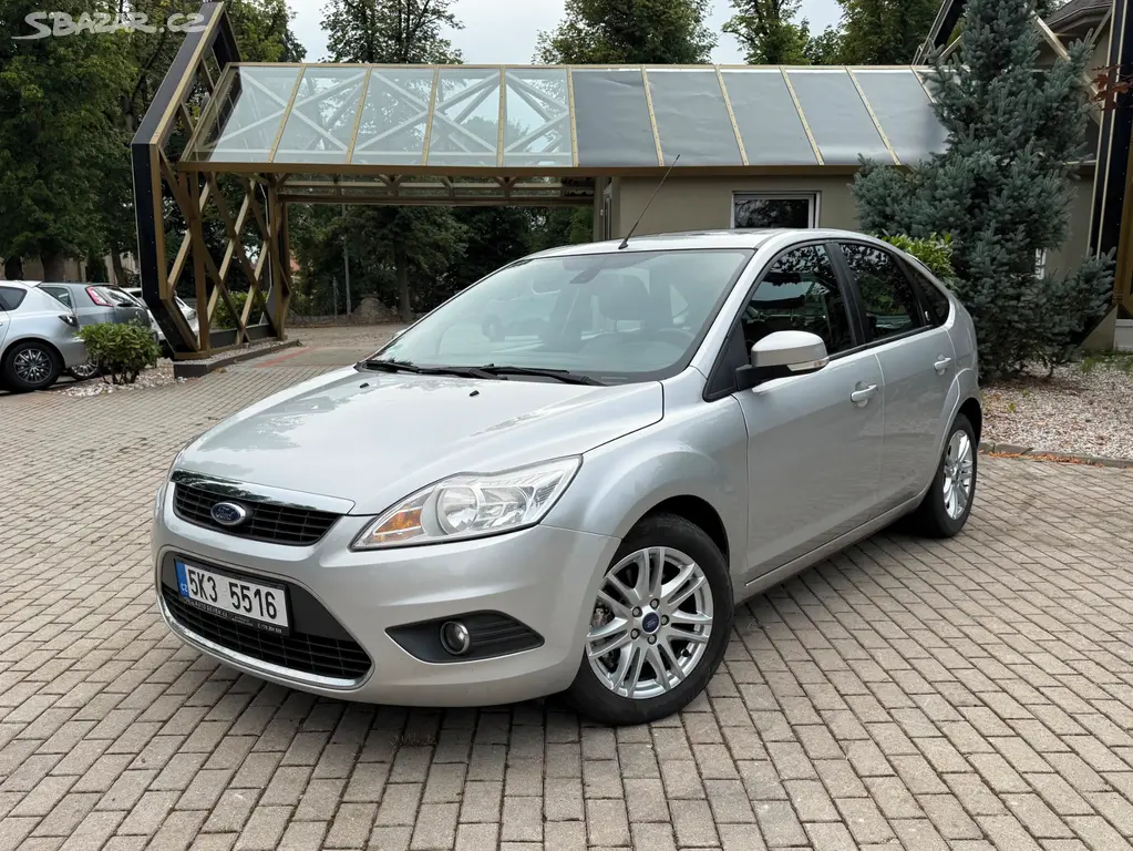 FORD FOCUS II 2.0i 107kW GHIA*HATCHBACK*KŮŽE*PANOR - fotka 3