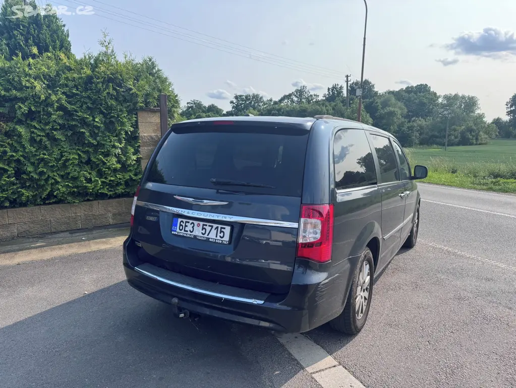 Chrysler Town Country 3,6 RT DVD Stown Kůže 2014 - fotka 4