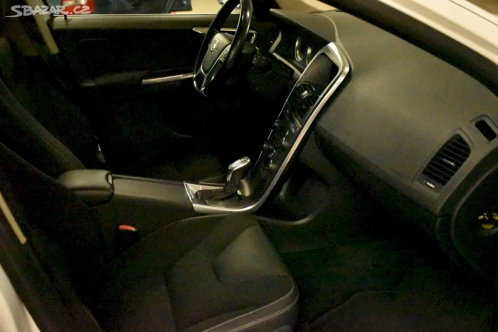 Volvo XC60, 2.4 D5 120kw 4x4 - fotka 6