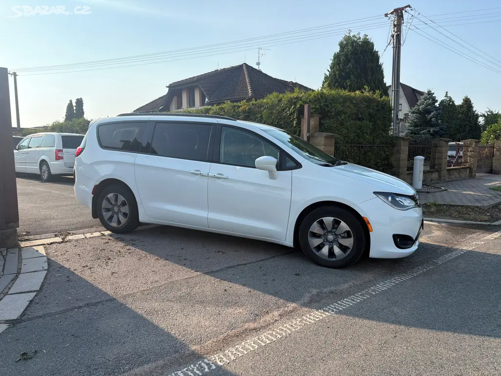Chrysler Pacifica 3,6 L DVD Hybrid Plug In 2019