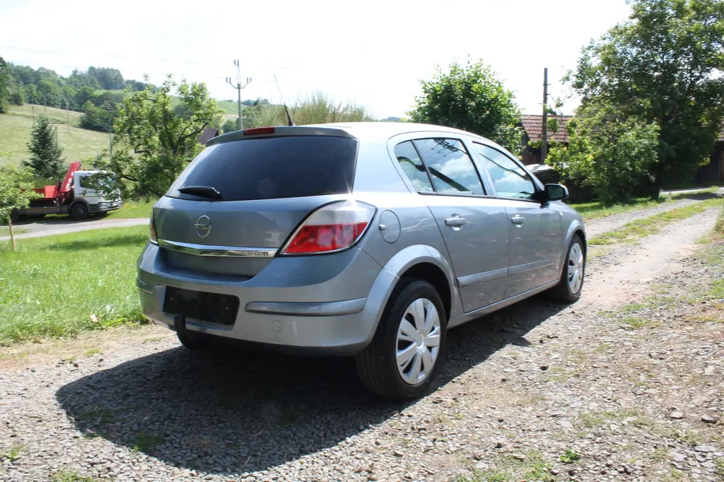 Opel Astra 1.7 CDTi,AC, 74 kW, Webasto - fotka 3
